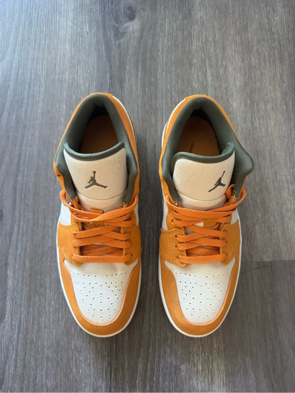 Men’s Air Jordan 1 Low SE “Light Curry” Size 10 - Picture 3 of 7